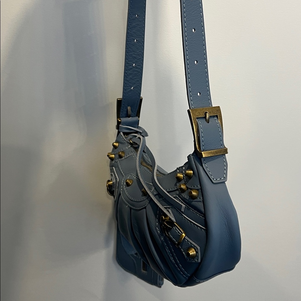 Genuine Leather, Made in Italy Handbag.Black or Blue - Picture 9 of 15